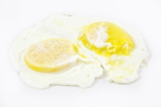 半煎两个鸡蛋的煎蛋卷