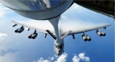 B-52轰炸机空中加油图片