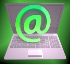在标志的笔记本电脑显示在线邮件通信