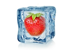 冰块草莓图片