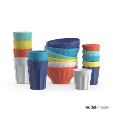 彩色的碗和杯子